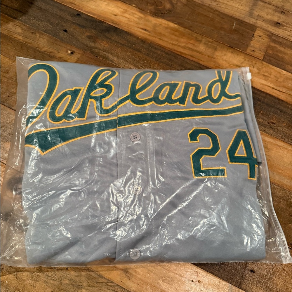 Oakland A's Henderson baseball jersey. Brand new, Men's large